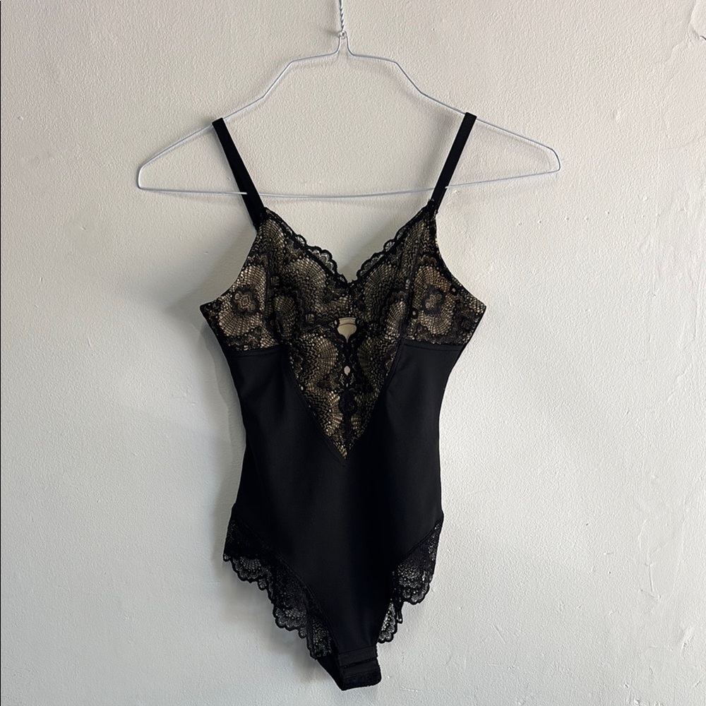 Black Lace-Detail Bodysuit Chemise - Picture 3 of 6